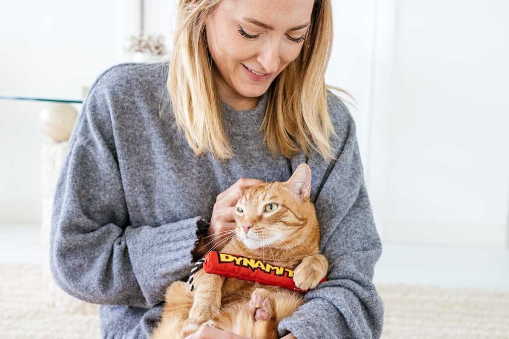 woman with cat. are cats colorblind